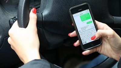 هكذا يساعدك هاتفك الذكي في قيادة السيارة !