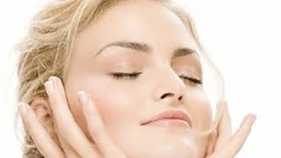 إنعشي بشرتك مع قناع الطماطم والليمون !