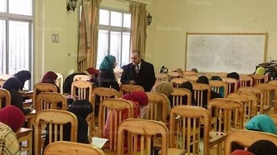 نائب رئيس جامعة الإسكندرية يتفقد سير أعمال امتحانات نصف العام في مطروح