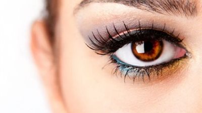 وصفة سحرية لتكثيف الحواجب والرموش في فترة قصيرة