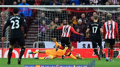 مينيوليه حارس ليفربول يتألق ويتصدى لإنفراد ديفو (فيديو)