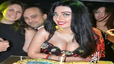 صافيناز تنفي اخلالها بالتعاقد على حفلها بأمريكا