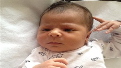 طفل رضيع عاش 41 يوماً فقط وأنقذ شخصين من الموت (صور)