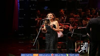 أنغام تبدأ حفلها بالأوبرا علي أغنية 