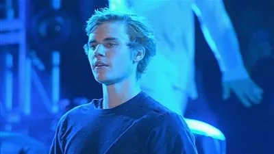 جاستن بيبر يسخر من هزيمة روندا روزي