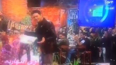 فيديو.. نادر لأحمد عز وخالد سليم أثناء غنائهما سويا 