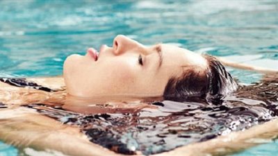 تعرفي على الفوائد الصحية للسباحة في مياه البحر