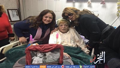 نجوم الفن يحتفلون مع نادية لطفي بعيد ميلادها (صور)