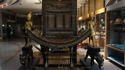 جولة وزيرا السياحة والآثار ورئيس النواب بالمتحف المصري ليلا (فيديو وصور)