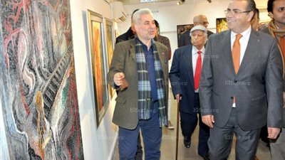 160 عمل فني في معرض رؤى بكلية الفنون الجميلة بجامعة المنصورة