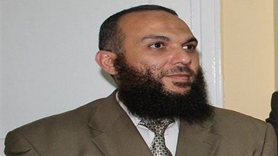 سلفي يتهم شعبان عبدالرحيم بدعم الحشد الشعبي.. والأخير: 