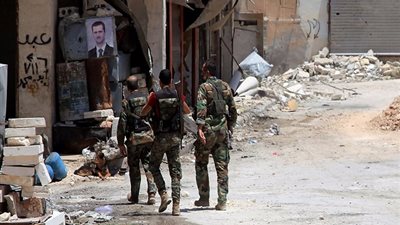 استمرار المعارك بين القوات السورية والمتمردين بالقرب من دمشق 