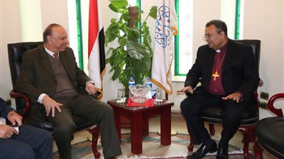 محافظ القاهرة يشارك الطائفة الإنجيلية احتفالات عيد الميلاد المجيد