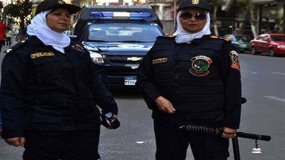 انتشار الشرطة النسائية  لتفتيش المترددين على الكنائس