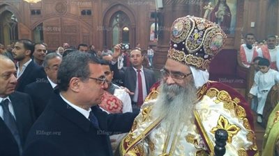 محافظ الفيوم خلال تهنئته الأقباط: لا فرق بين مسلم ومسيحي لأننا نسيج واحد (صور)