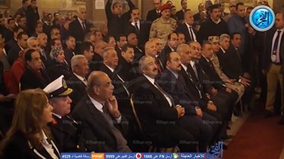 محافظ الإسكندرية ورئيس الجامعة يحتفلان مع الأقباط بعيد الميلاد (فيديو)