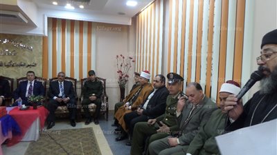 محافظ سوهاج يقدم الحلوى والهدايا لأطفال بيت الرحمة المسيحي بمناسبة عيد الميلاد (فيديو وصور) 