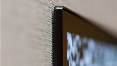  LG تطلق شاشة تلفزيون بتقنية OLED 4K الرقيقة بشكل مذهل