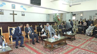 محافظ البحيرة ومدير الأمن يقدمان التهنئة للأنبا 