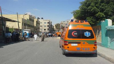 مصرع أب وطفلتيه وإصابة زوجته ونجله في انقلاب سيارتهم ببني سسويف 