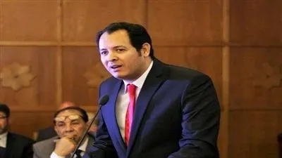 خبير صحة نفسية يكشف سبب زيادة أنوثة الرجال (فيديو)