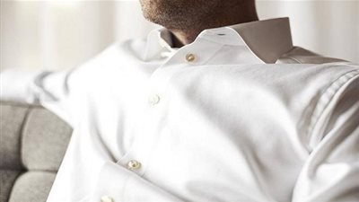 للرجل.. تفاصيل دقيقة في تزرير قميصك تضمن لك طلة أنيقة (صور)