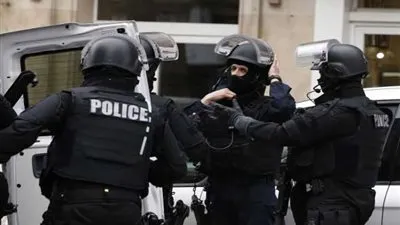 فرنسا: اعتقال 4 ناشطين متهمين بمساعدة مهاجرين غير شرعيين