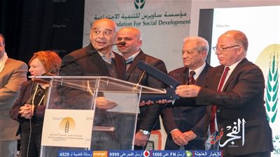 نادية الجندي وسميحة أيوب في حفل توزيع جوائز 