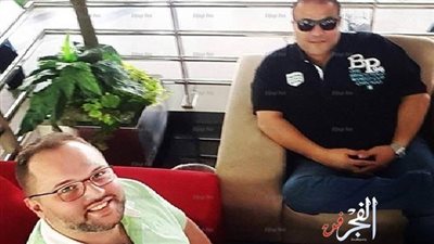 محمد محمود عبد العزيز يستلم الحلقات الأولي من 