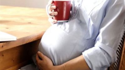 شاب عشريني في الشهر الرابع من الحمل وينتظر مولودًا !