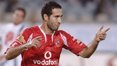 على طريقة الأولتراس.. نشطاء يهنئون الماجيكو بتأييد رفع التحفظ على أمواله: 