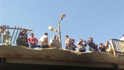 توقف حركة المرور بطريق مدينة السلام إثر سقوط سيارة من على كوبري الحرافيين