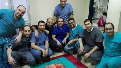 استئصال أورام وزنها 33 كيلو من جسد مريض بمعهد أورام دمياط (صور)