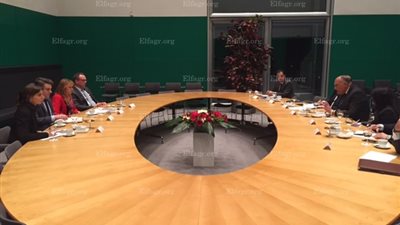 وزير الخارجية يلتقي بنائبة رئيس البرلمان الألماني