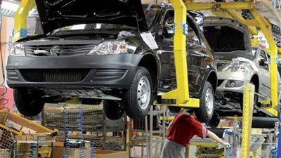 وزير الصناعة: استراتيجية لتمكين مصر من المنافسة إقليميا في مجال صناعة السيارات