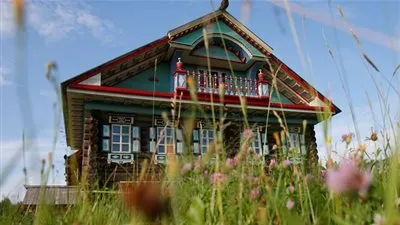 أمريكية تقوم ببناء منزل من خلال فيديو تعليمي على اليوتوب