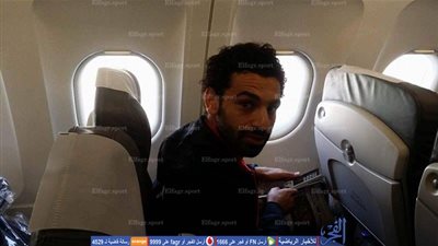جماهير الجابون تحاصر محمد صلاح عقب وصول بعثة المنتخب