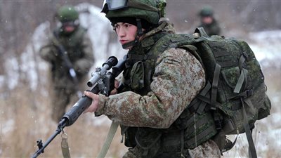 خوذة روسية تنقذ حياة مقاتل