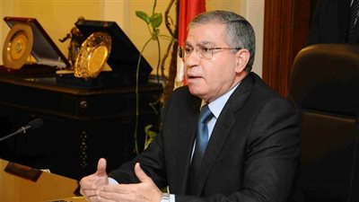 وزير التموين: كيلو سكر وزجاجة زيت لكل فرد على البطاقة