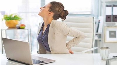 أحذري الجلوس لفترات طويلة في العمل.. لهذا السبب!