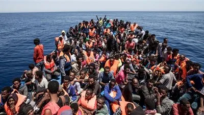 غرق أكثر من 100 مهاجر مع قاربهم قبالة سواحل ليبيا