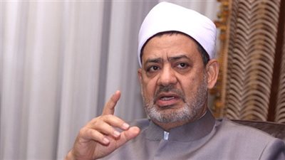 في اتصال هاتفي.. شيخ الأزهر يعزي أسرة 