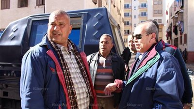 المحافظ يلتقي أهالي المساكن الشعبية بدمياط (صور)
