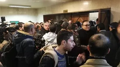 تدافع ومشادات أمام قاعة قضية 