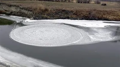 شاهد.. قرص جليدي دوار داخل النهر يثير الجدل (فيديو) !