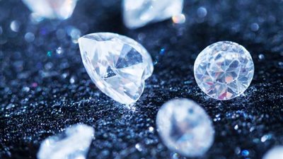 هل تعمل ما هو سر انجذابنا للأشياء اللامعة؟