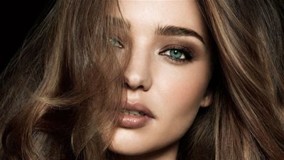 6 خطوات روتينية سحرية تقوم بها العارضات للحفاظ على بشرة مثالية