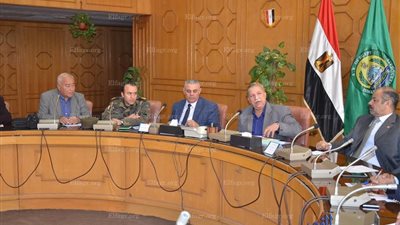 محافظ الإسماعيلية يناقش إنشاء مزرعة للإنتاج الحيواني بتكلفة 50 مليون جنيه (صور)