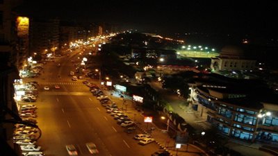 عودة الحركة المرورية بأكتوبر بعد رفع آثار تصادم سيارتين