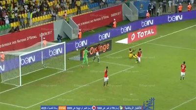 هل تغاضي الحكم عن ضربة جزاء لمالي أمام مصر ؟ (فيديو)